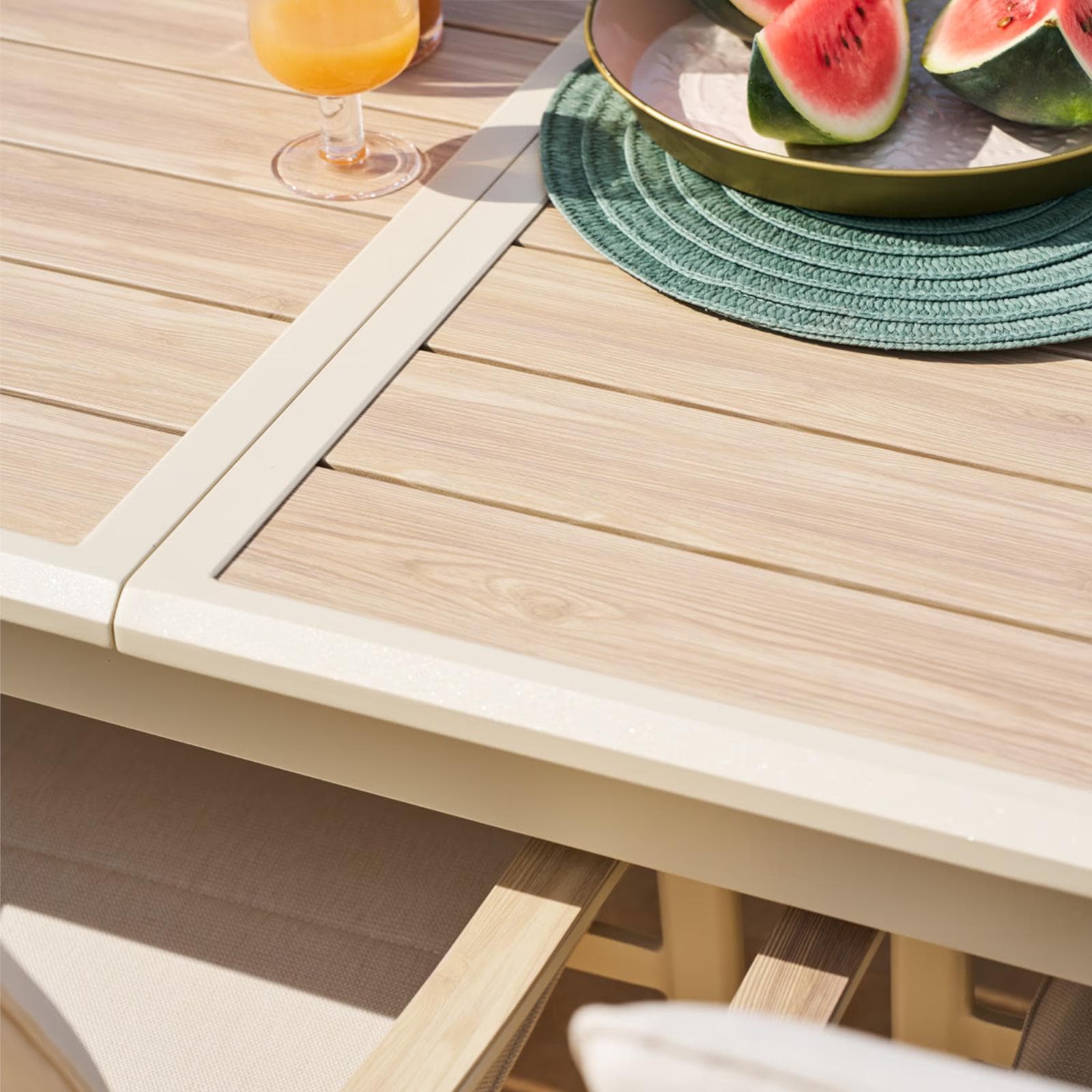 Tavolo allungabile da esterno 220/280x113 cm in alluminio beige con top a doghe effetto legno - Jalime