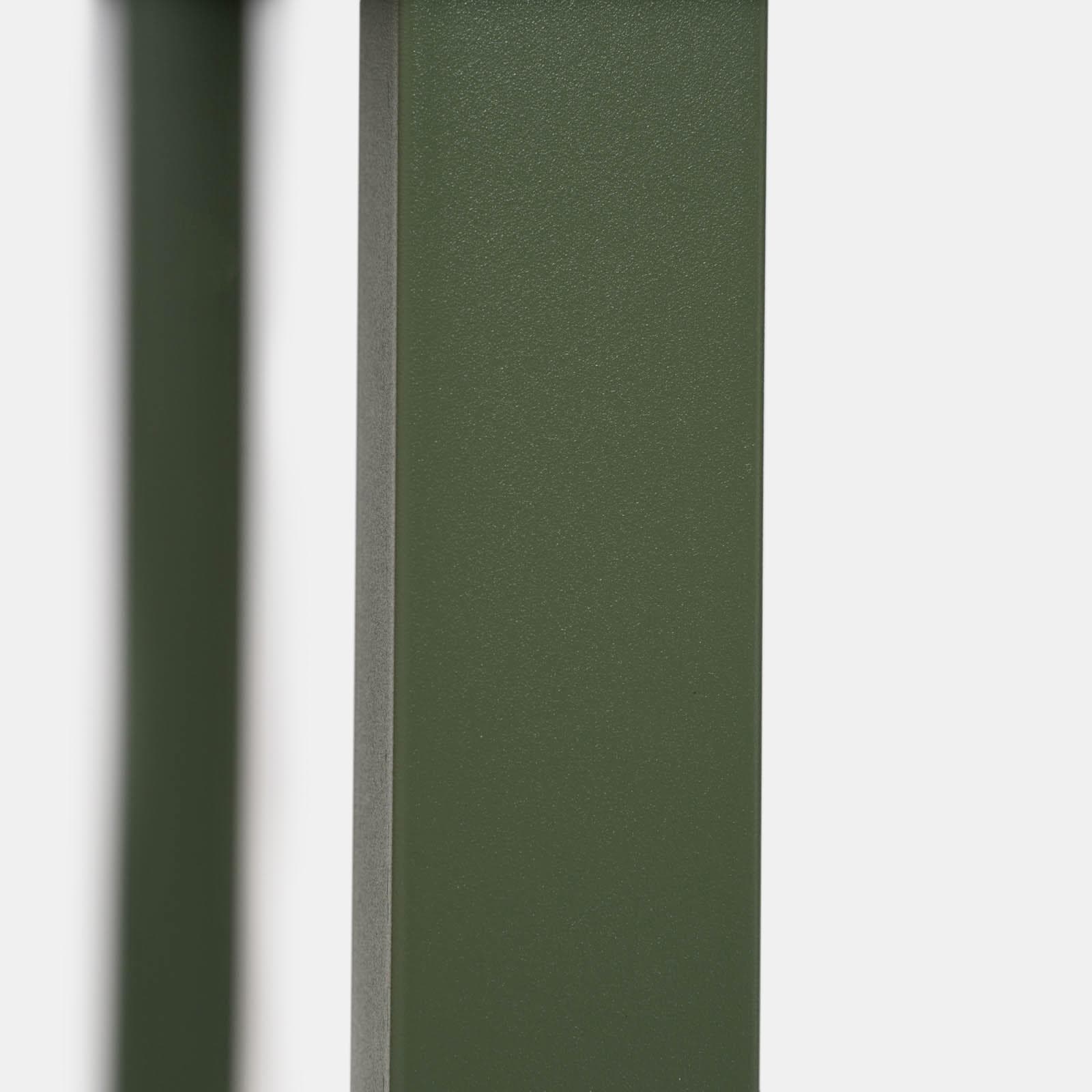Tavolo da giardino 150x90 cm con top in vetro temperato e acciaio verde oliva - Tamika