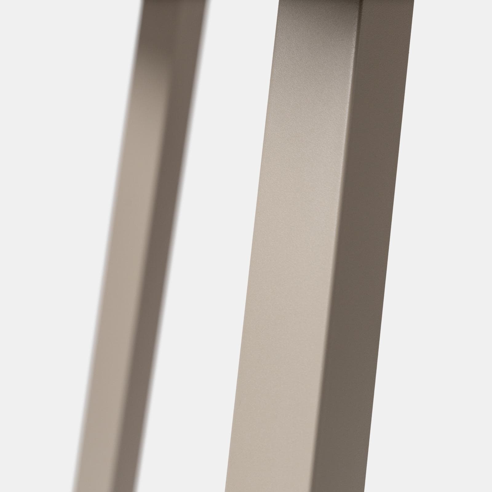 Tavolo da giardino 180x90 cm con top effetto legno e struttura in metallo tortora - Ibisco