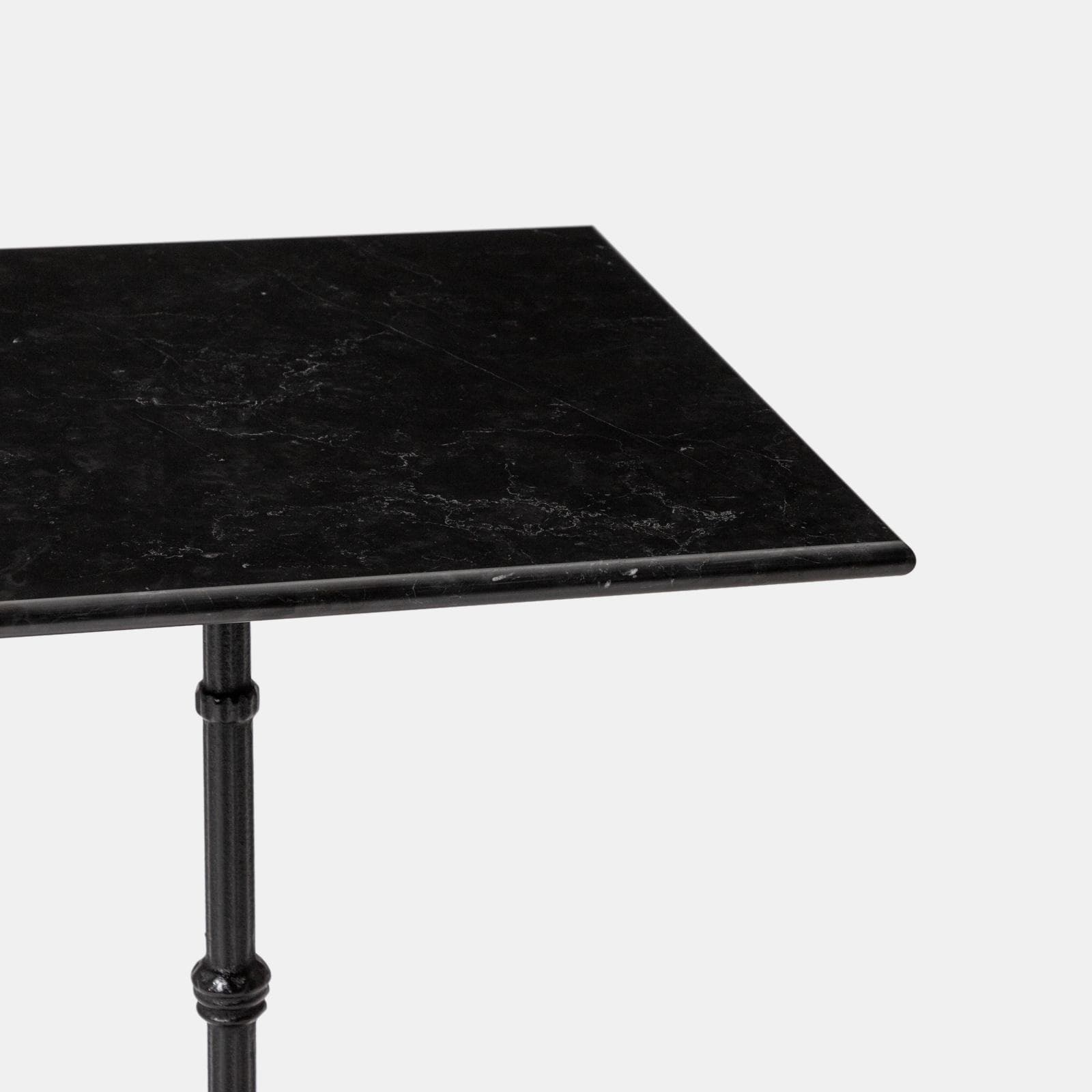 Tavolo da giardino 60x60 cm con top in marmo nero e struttura nera - Gordon