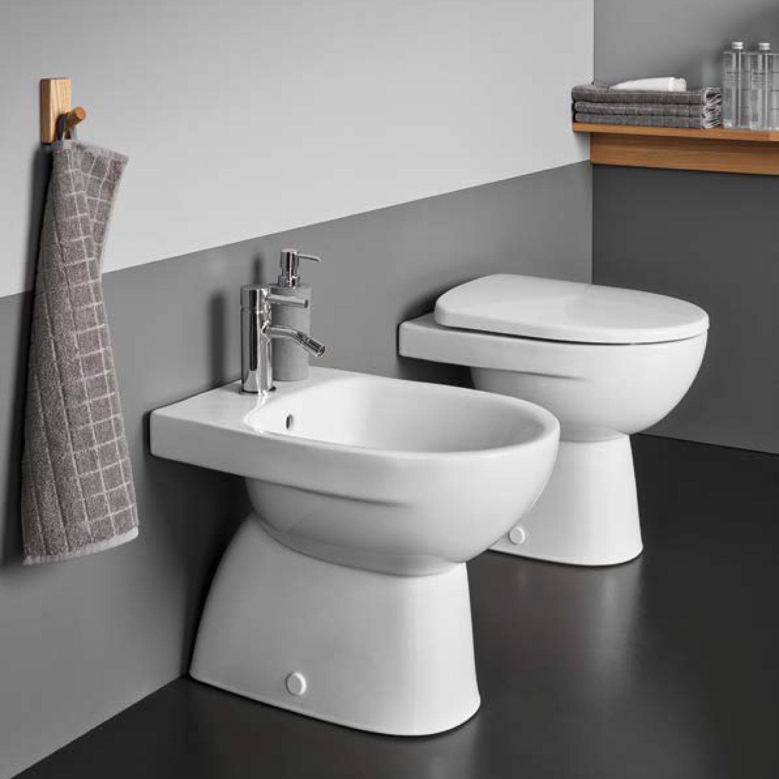Vaso a cacciata scarico orizzontale sedile SoftClose Serie Selnova - Geberit