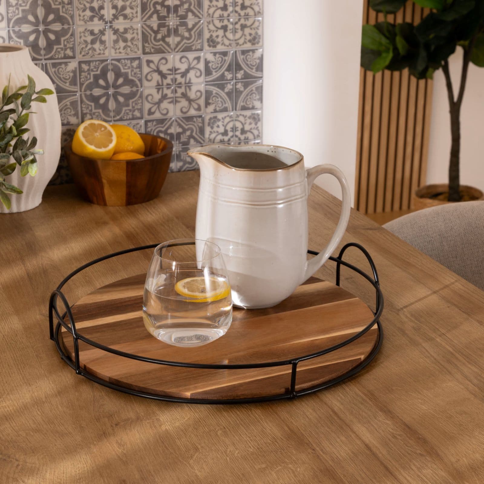 Vassoio rotondo 34 cm in metallo nero e legno naturale