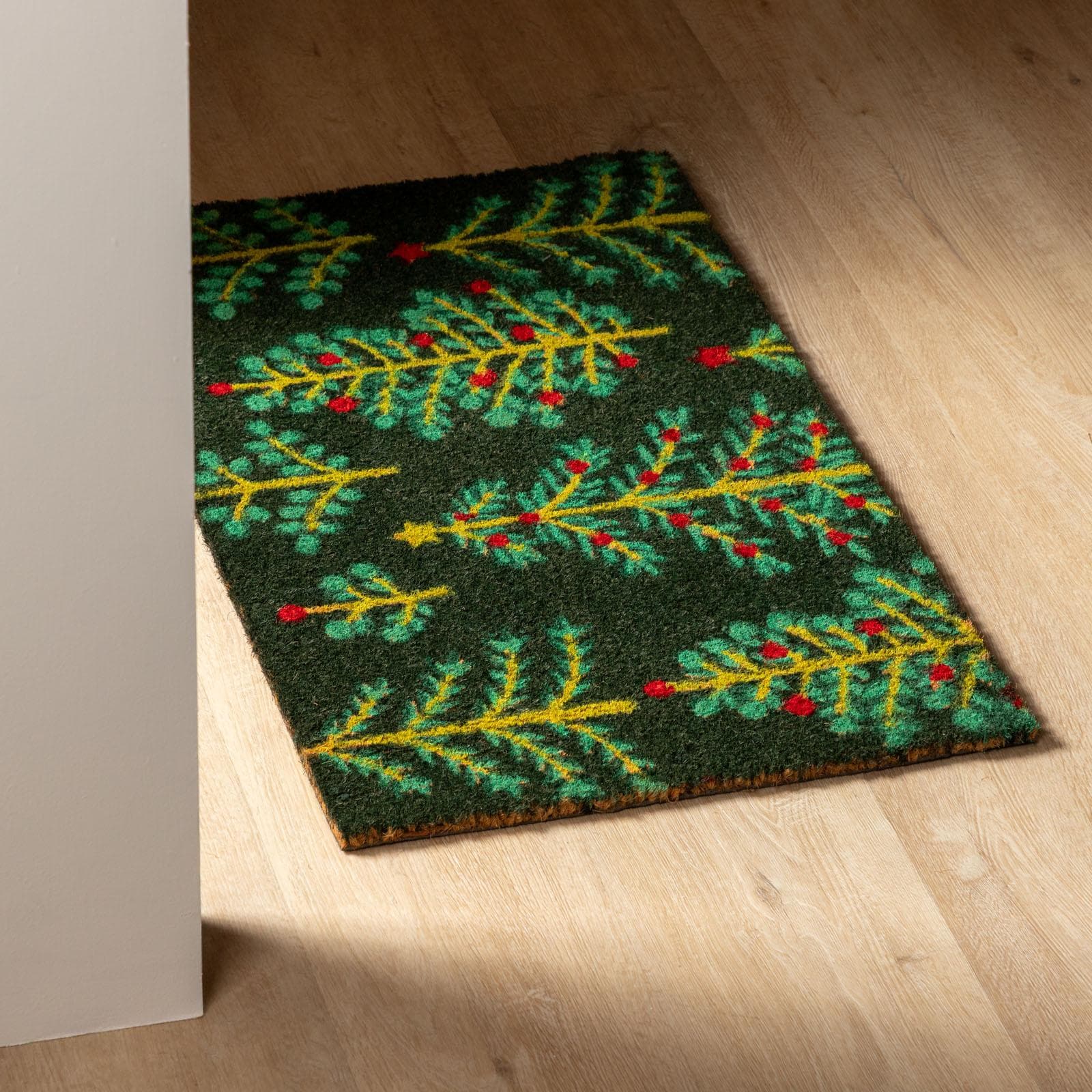 Zerbino natalizio 45x75 cm in coir con disegno alberi di natale verdi